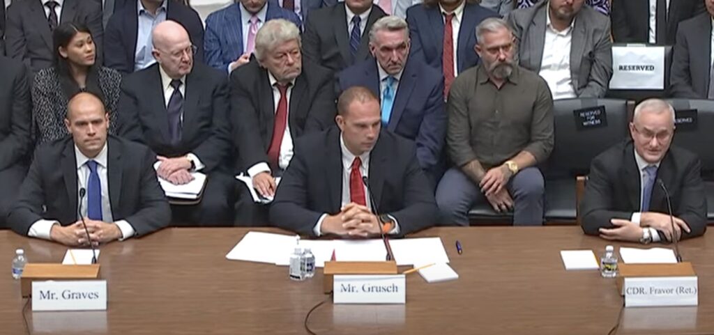 David Grusch, Ryan Graves et David Fravor à l’audition sur les UAP du Congrès américain, 26 juillet 2023