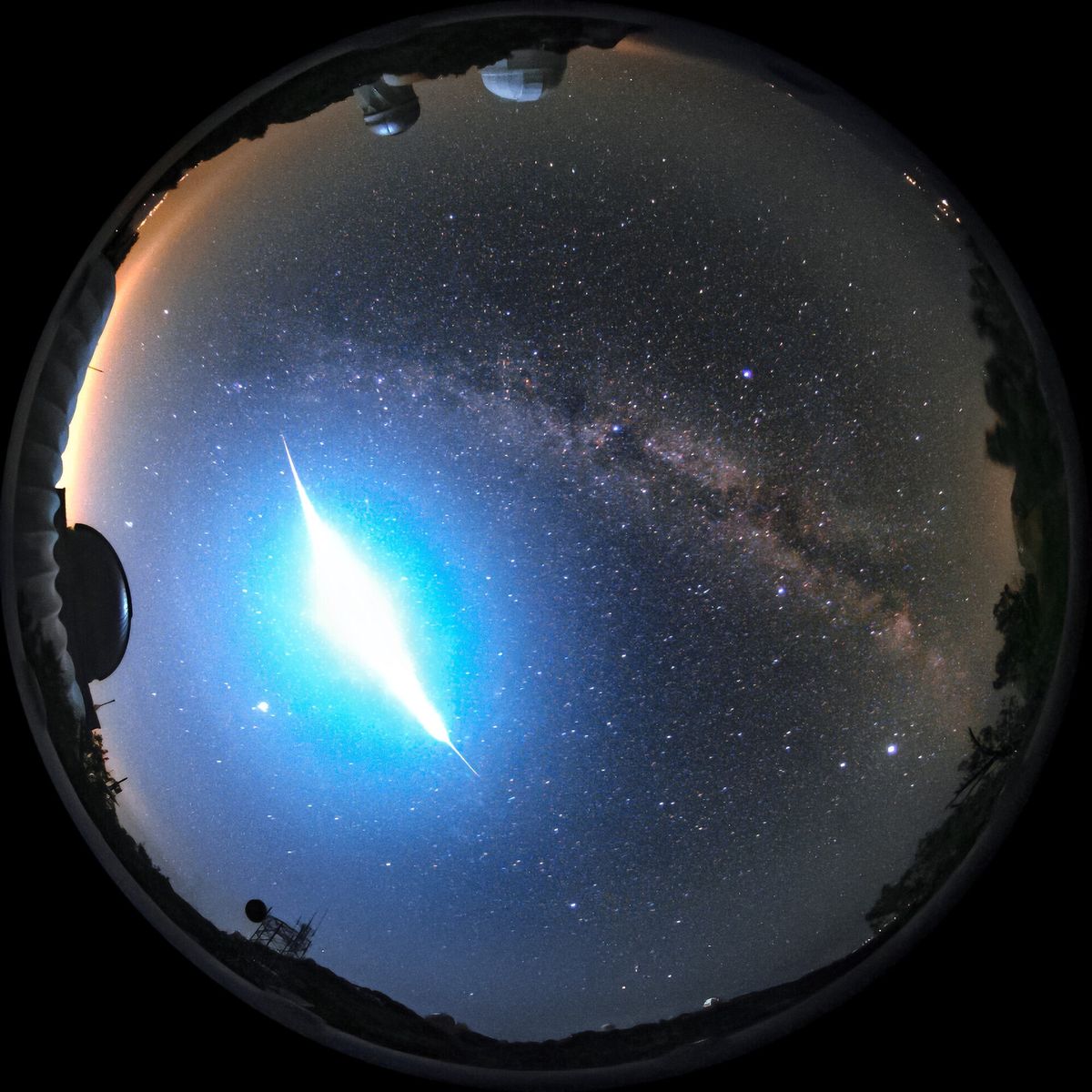 Bolide très lumineux capté par une caméra plein ciel à l’observatoire de Kitt Peak