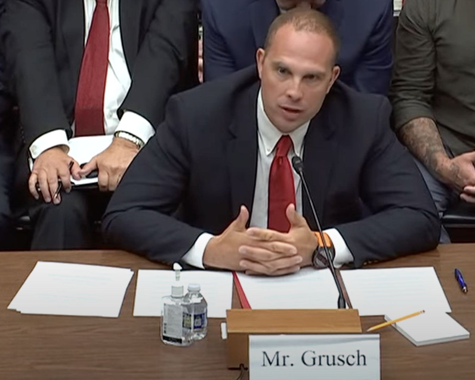 David Grusch témoignant sous serment devant le Congrès américain le 26 juillet 2023