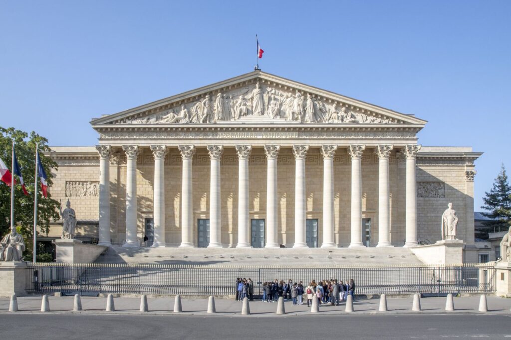 Façade du Palais-Bourbon, siège de l’Assemblée nationale, à Paris