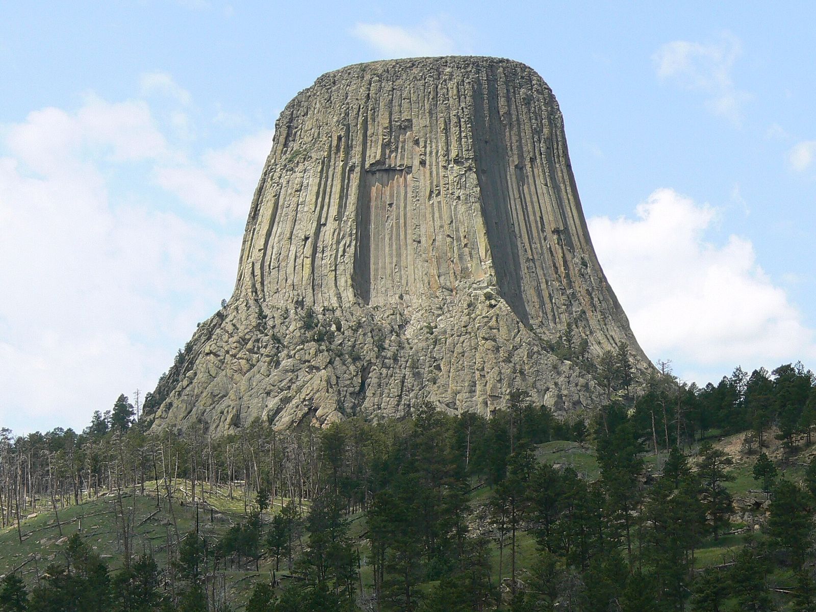 La Devils Tower, dans le Wyoming, montagne où se déroule le final du film Rencontres du troisième type